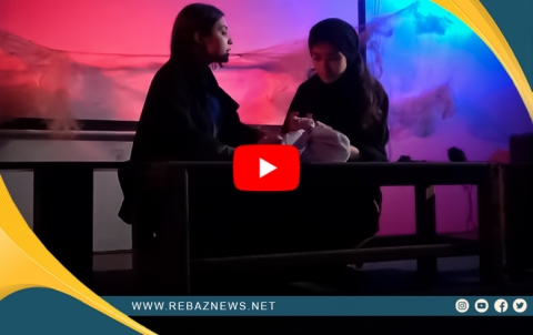 ( Siwarên ber bi deryayê ve ).. Şanoyeke azarên Sûriyan nimayîş dike