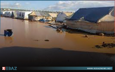 الدفاع المدني السوري: خروج عشرات المخيمات عن الخدمة نتيجة الهطولات المطرية في شمال غربي سوريا