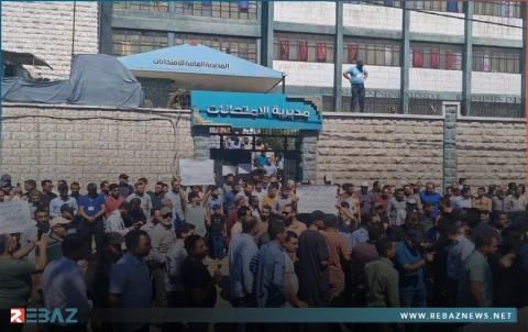 معلمو ومعلمات إدلب ينظمون وقفة احتجاجية 