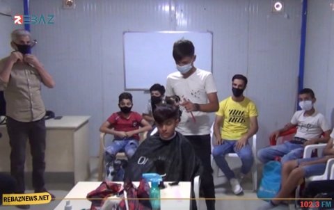 اتحاد الطلبة والشباب الديمقراطي الكوردستاني - روجآفا يفتح دورة لتعليم الحلاقة