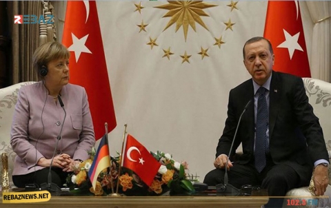 أردوغان يطالب ميركل بتقاسم عادل لأعباء اللاجئين