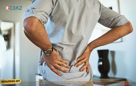 الخبراء يكشفون أفضل مشروب في الصباح لتجنب آلام الظهر