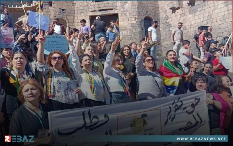 السويداء.. متظاهرون يرددون شعارات مناهضة للحكومة الانتقالية السورية 