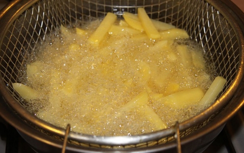 دراسة: تناول الأطعمة المقلية مرتبط بارتفاع احتمالات الوفاة المبكرة