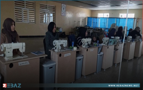 بارزاني الخيرية تفتتح دورة لتعليم الخياطة في مخيم دارشكران 