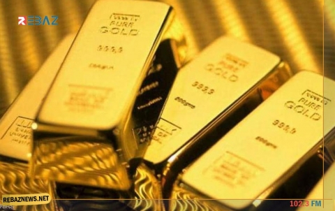 الذهب يهبط مع انتعاش الدولار من أدنى مستوياته