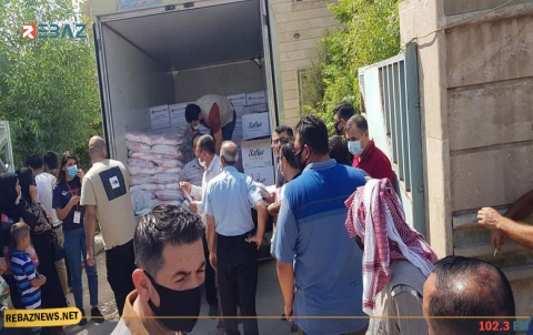 دهوك.. توزيع مساعدات على 62 عائلة من لاجئي كوردستان سوريا