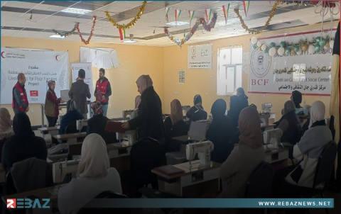 بارزاني الخيرية تختتم دورة لتعليم الخياطة في مخيم دارشكران 