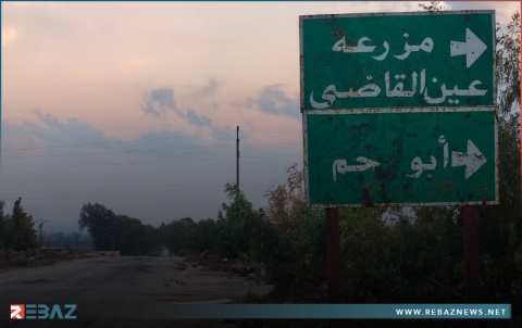 دورية إسرائيلية تفتش منزلا في قرية عين القاضي بريف القنيطرة الجنوبي