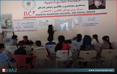 بارزاني الخيرية تفتتح دورة لتعليم الإنكليزية في مخيم كويلان
