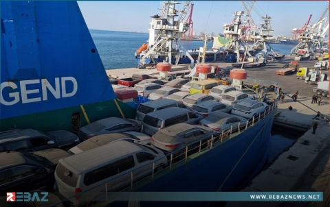 وصول أول باخرة نقل تجاري تحمل سيارات إلى مرفأ اللاذقية 