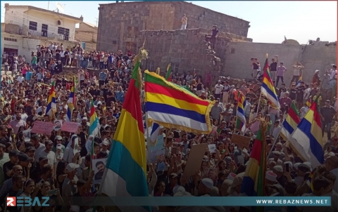السويداء.. مظاهرة حاشدة شارك فيها المئات من الأهالي في مدينة شهبا 