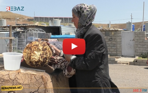 كوركوسك.. أم شريف تحضّر خبز التنور