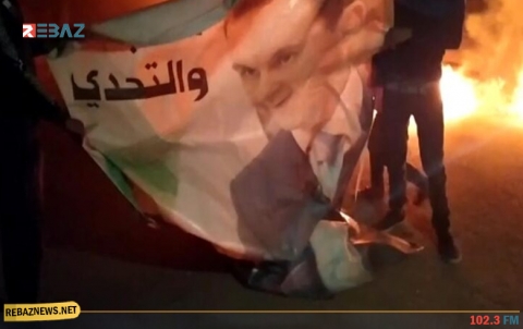  توتر وقطع طرقات.. أهالي كناكر يحرقون صورة لرأس النظام السوري في دمشق