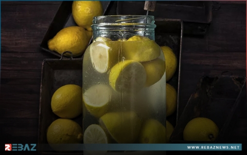 في مقدمتها تخليص الجسم من السموم... خبيرة تغذية تكشف فوائد الليمون الأسود
