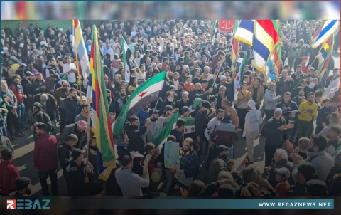 أبناء السويداء يؤكدون على إسقاط النظام السوري 