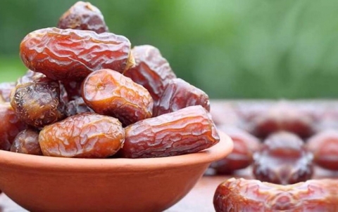 لا ترمي نواة التمر فلها فوائد جمالية وصحية عظيمة