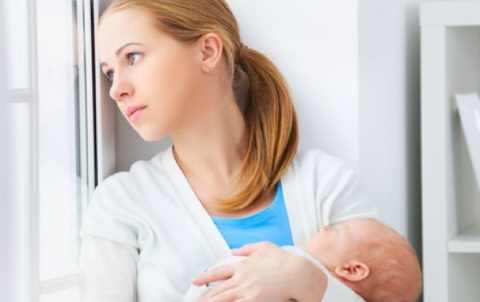 حمل وأمومة: تجنبي هذه الأخطاء عند خفض حرارة الطفل