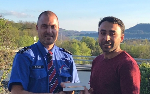 سويسرا.. شاب كوردي يُنقذ طفلاً صغيراً من الغرق