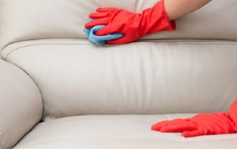 أفضل طريقة لإزالة بقع القهوة بحسب مكانها