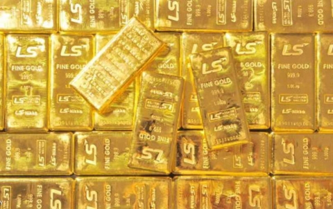 سعر الذهب يرتفع وانتعاش الأسهم يكبحه