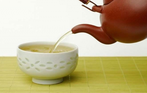 التأثيرات الإيجابية والسلبية للشاي الأخضر على الصحة