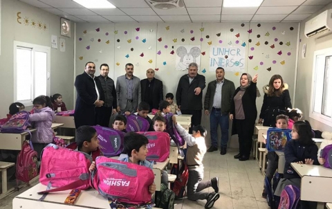 هولير.. PDK-S توزع لوزام مدرسية على طلبة كوردستان سوريا