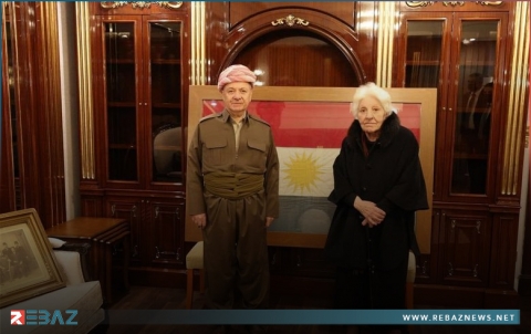 الرئيس بارزاني يتسلم علم كوردستان من الأميرة سينم بدرخان
