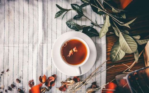 7 مواد تضاف للشاي تزيد من فائدته لجسمك