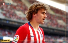 أتلتيكو مدريد يرفع الراية البيضاء أمام برشلونة