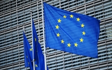 المفوضية الأوروبية تقر بصعوبة مواصلة فرض العقوبات ضد روسيا